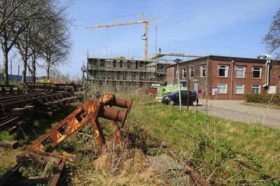 900159 Gezicht op het terrein van de voormalige Bovenbouwwerkplaats van N.S. (2e Daalsedijk 14) te Utrecht, tijdens de ...